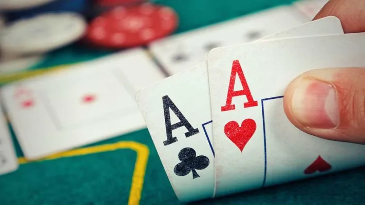 Chi Tiết Một Ván Bài Poker Diễn Ra Như Thế Nào?